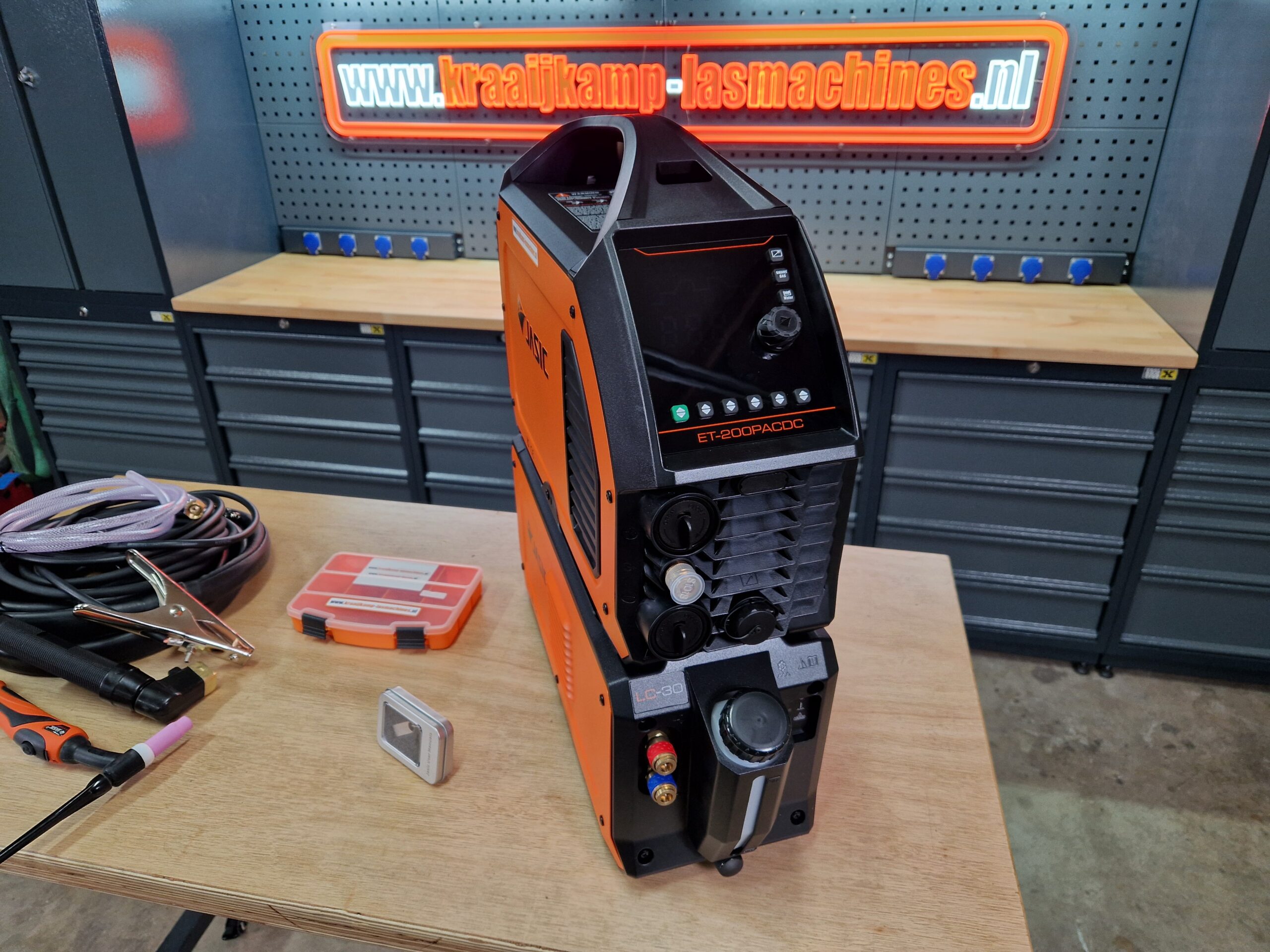 Jasic EVO TIG200P PFC AC/DC PULSE 230v watergekoeld inclusief slangenpakket!