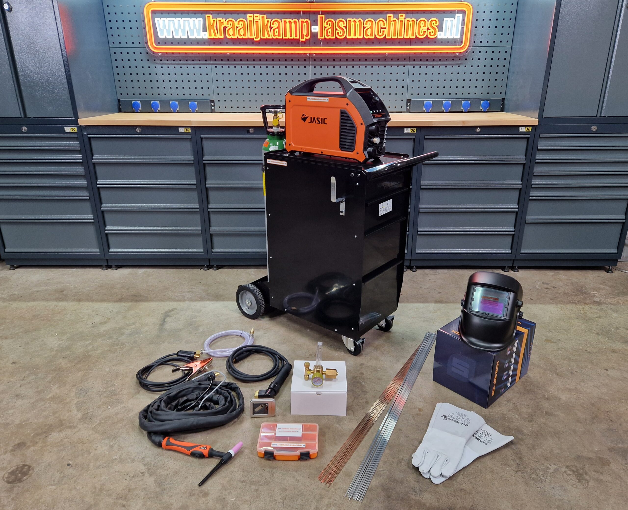 Compleet pakket! Jasic EVO TIG200P PFC DC pulse 230v (laswagen groot ladeblok) + opbergkoffer